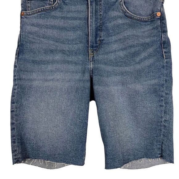 DIVIDED H&M Cut Off Regular Waist Jean Shorts Jorts 9" Inseam Distressed sz 4 - Picture 6 of 15